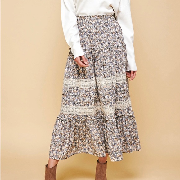 Dresses & Skirts - ✨FLASH SALE✨ Floral Boho Skirt